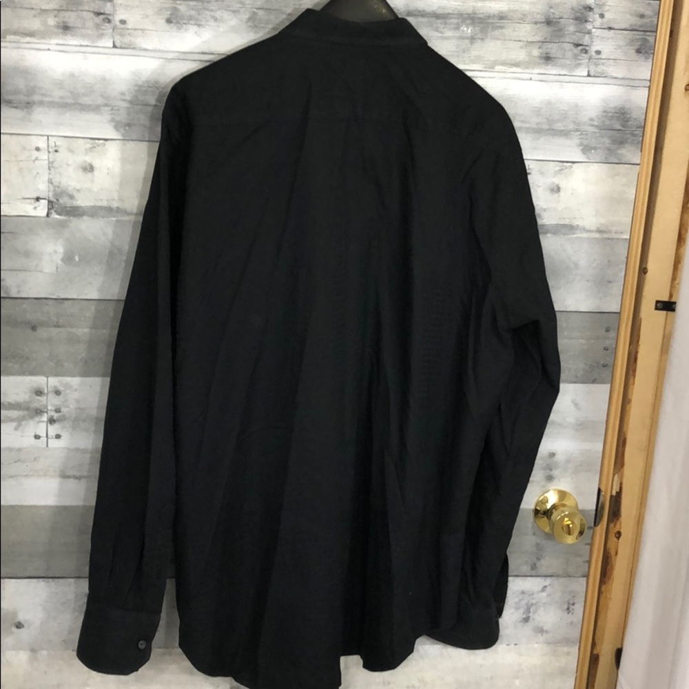 Robert Graham Casual Black Button Down Classic Fit - Picture 7 of 8